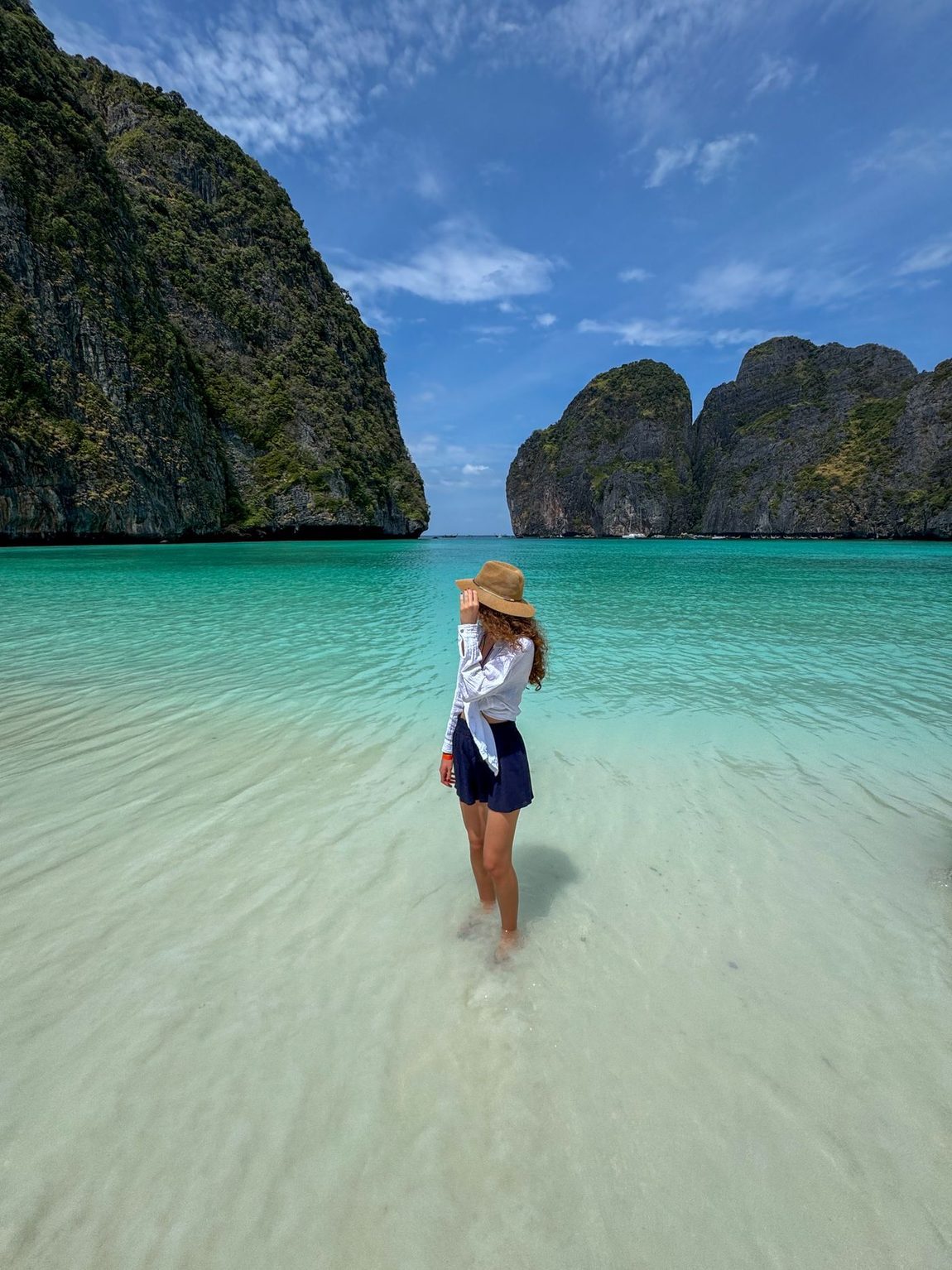 Viajera en Maya Bay, Tailandia